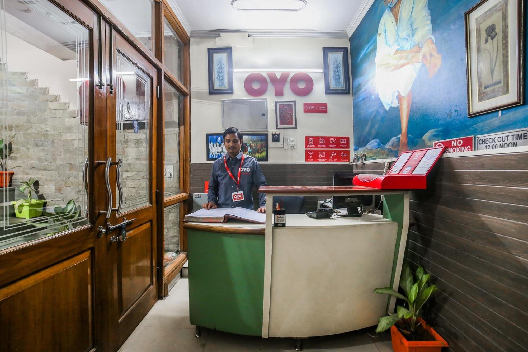 Oyo Downtown Inn Near Leisure Valley Park คูร์เคาน์ ภายนอก รูปภาพ