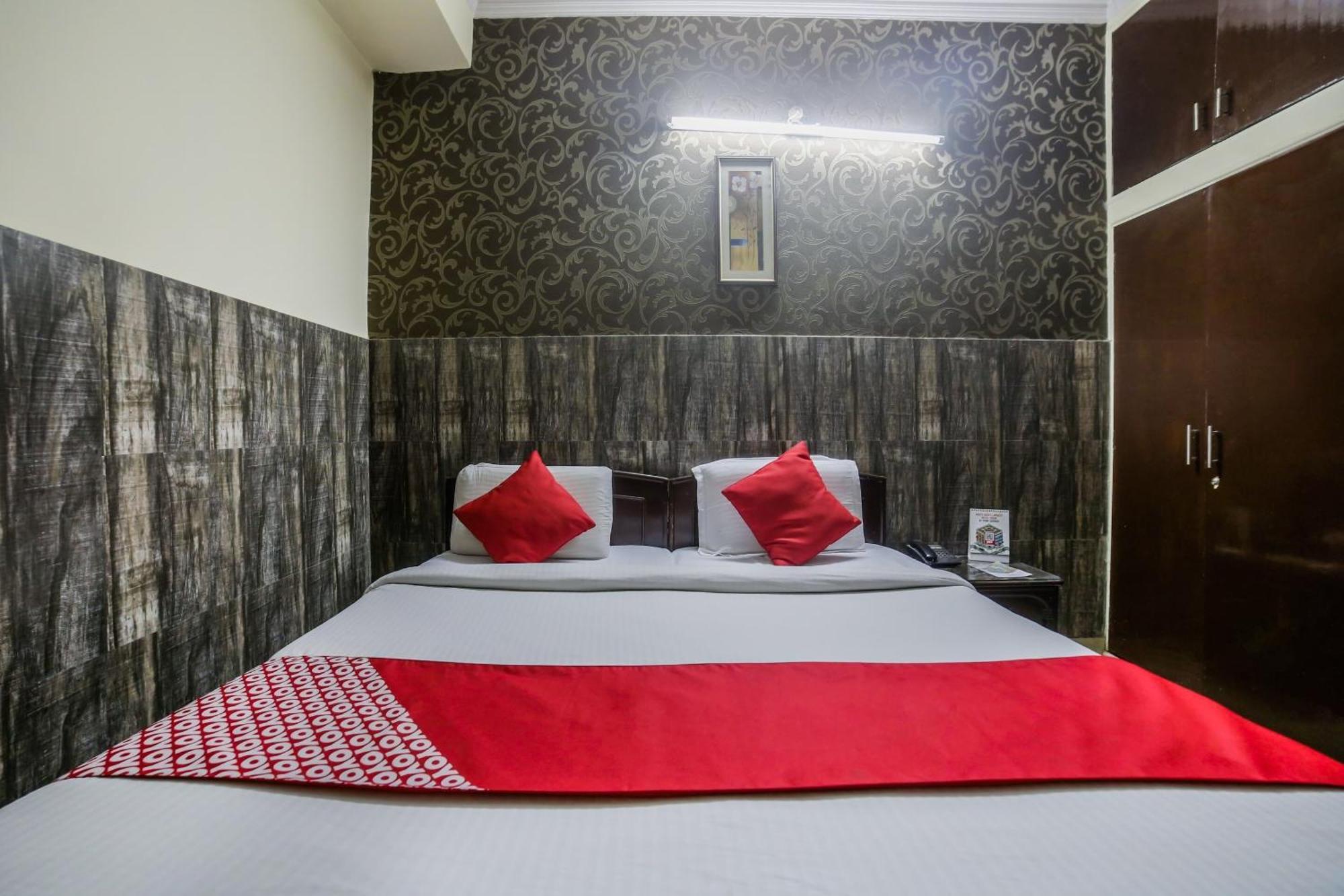 Oyo Downtown Inn Near Leisure Valley Park คูร์เคาน์ ภายนอก รูปภาพ